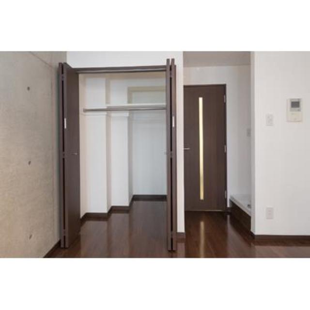 収納は上階に。クローゼット内は凹凸があるので注意です。※写真は同タイプ住戸です。