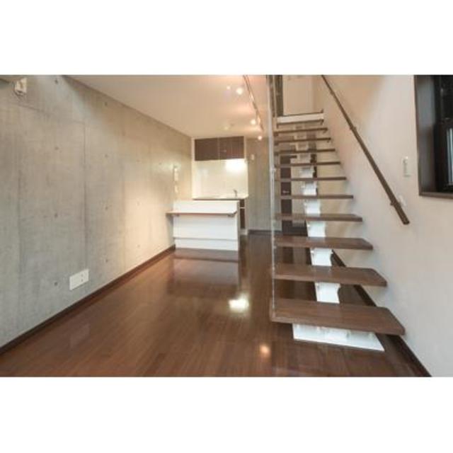 スケルトンの階段がカッコ良い&hellip;！※写真は同タイプ住戸です。