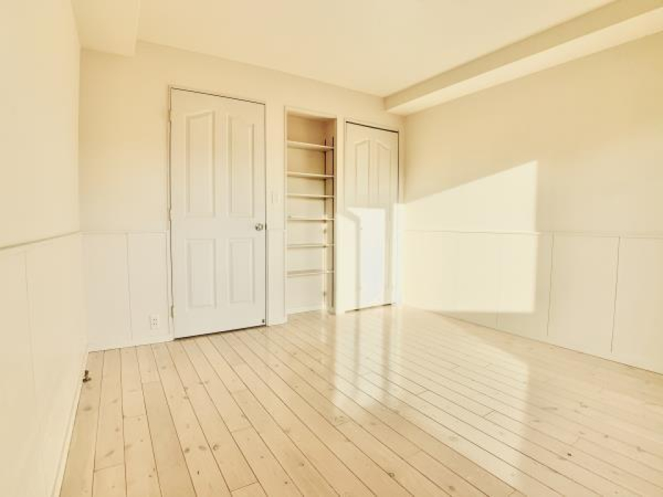 ホワイト×ガーリー！憧れのドールハウス的空間見つけました。