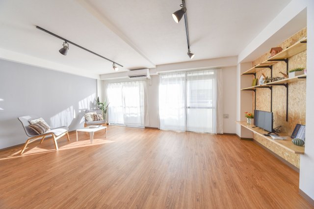 光の広がるお部屋なので、観葉植物が元気に育ちそうです。