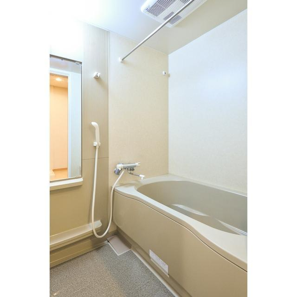 浴室乾燥機付きなので、雨の日の洗濯物も安心です。