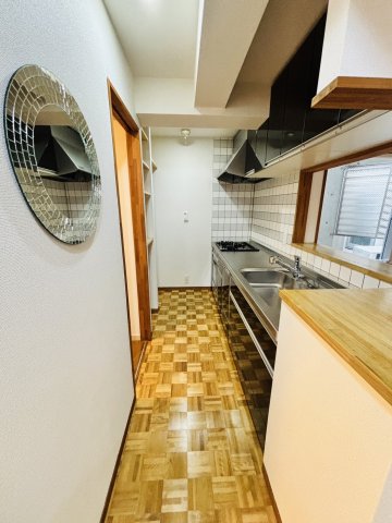 キッチンもひろーい！お店のキッチンみたいです。