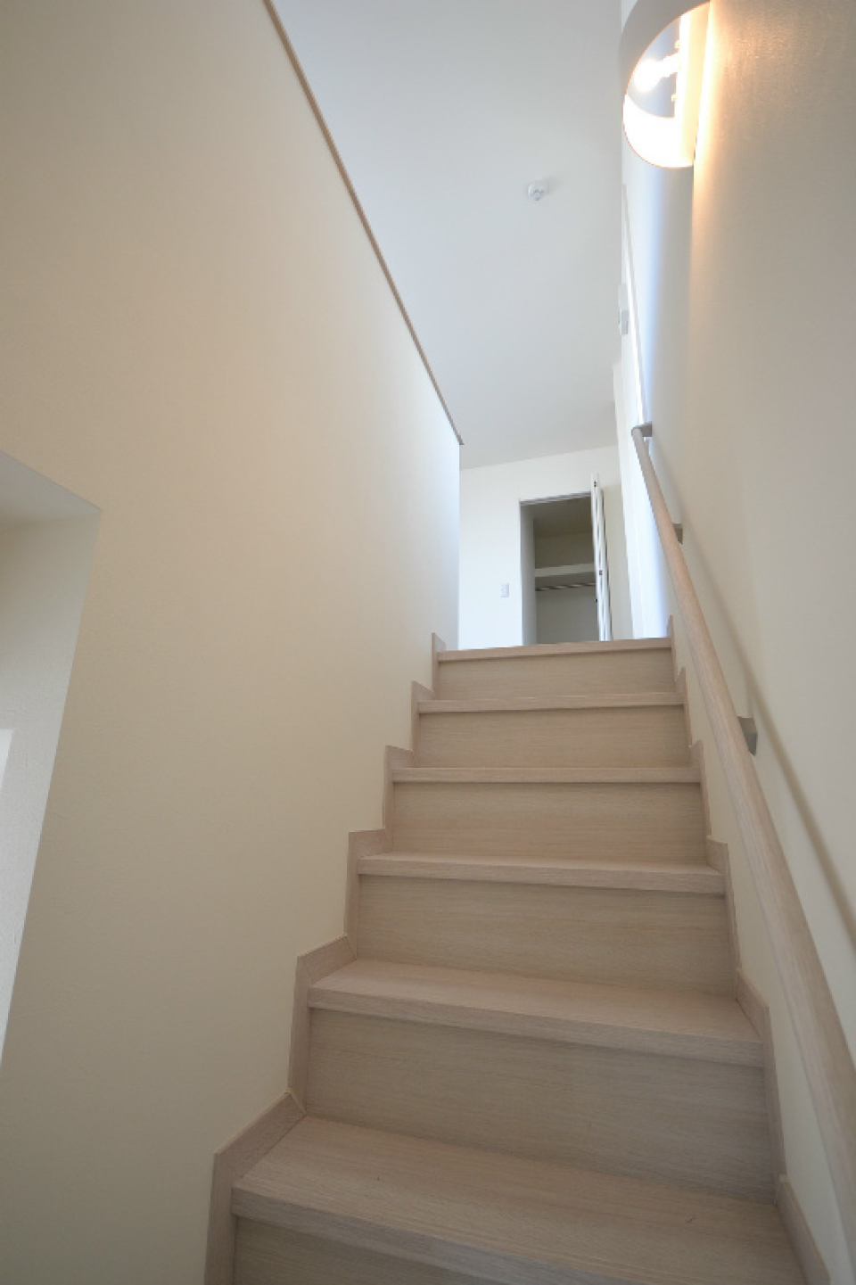 階段を登ると…