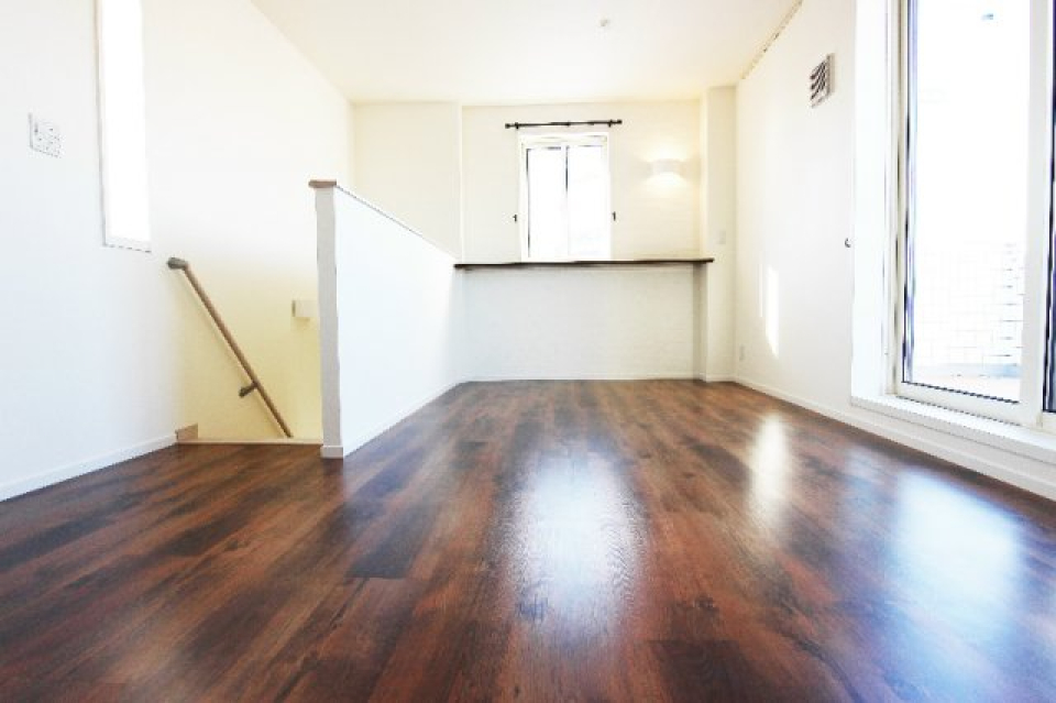 約9.3帖の洋室が！寝室と、あと作業用デスクも置けそうです。