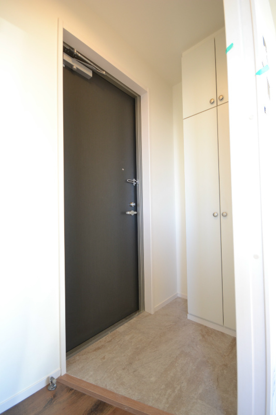 玄関のサイズ感は、靴を履く時は1人ずつが良いかな？くらい。