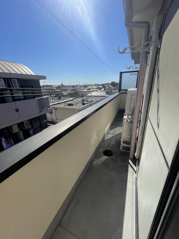 ベランダは2部屋にまたがっているので、広い！