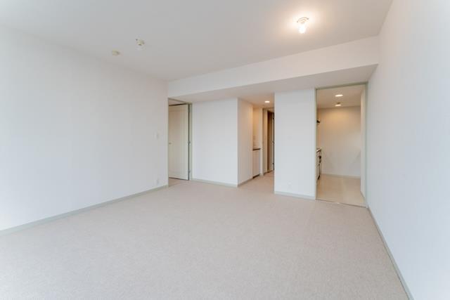 向かって右手の奥にあるのは&hellip;？※写真は同タイプ住戸です。