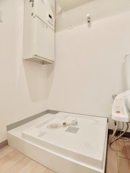 トイレのお隣には洗濯機置き場。