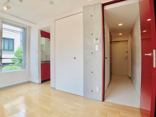 キッチンと廊下へ続く扉の間には、じつは&hellip;