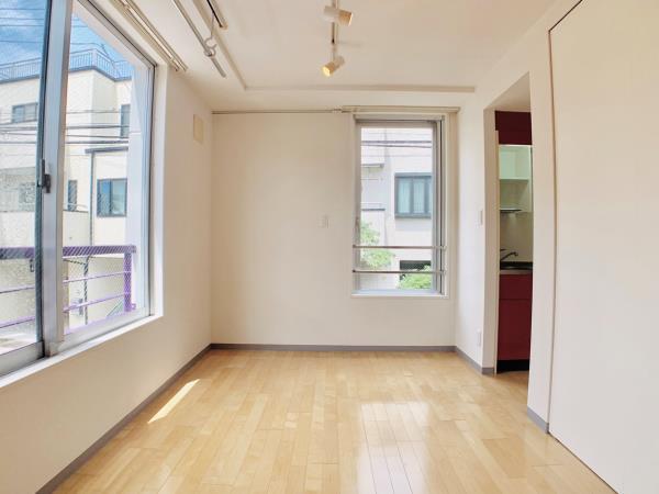 窓が二面あり、明るい！