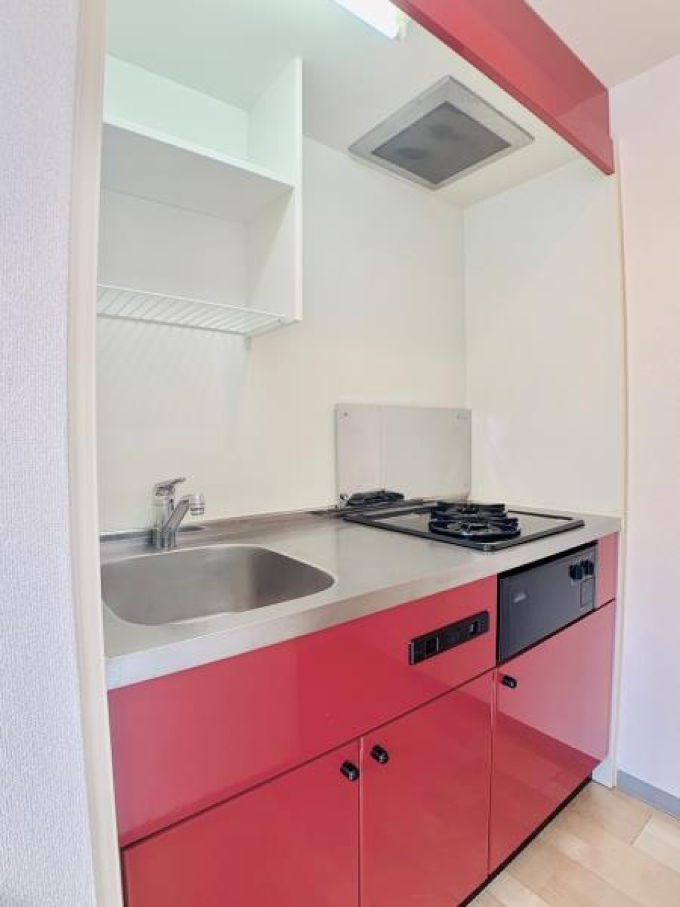 可愛いキッチン！お鍋なども赤で統一するとさらに可愛い！