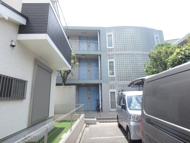 ちょっと奥まったところに建物があるので、人通りは少なそう。