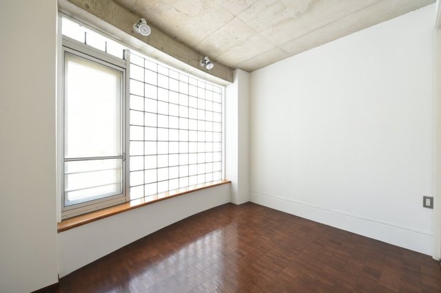 こちらは7.55帖ほどの洋室です。