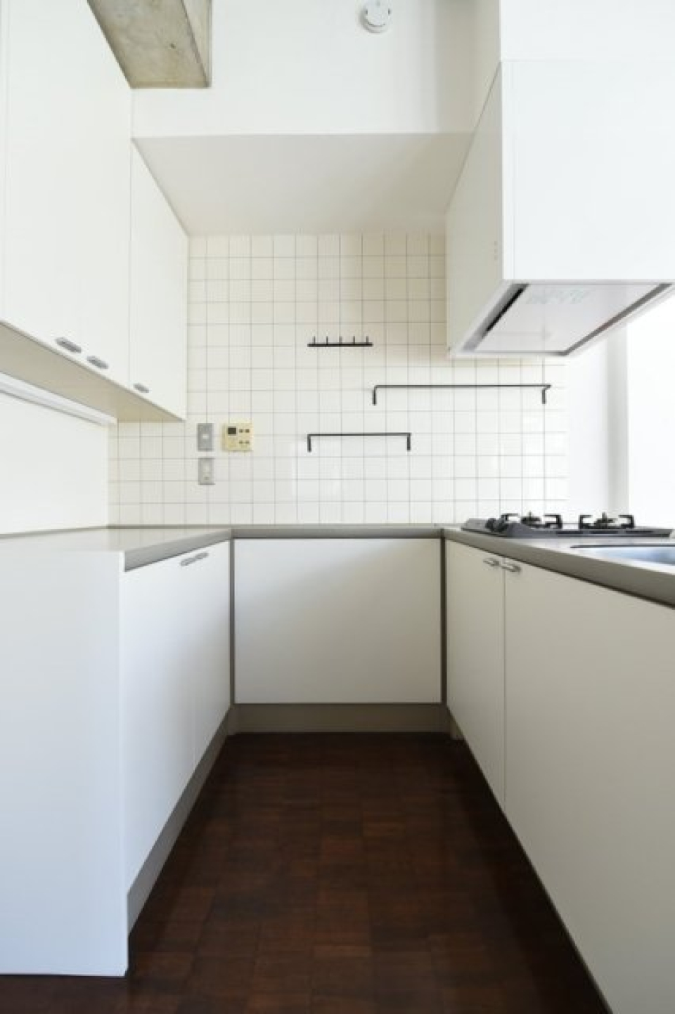 背面カウンターだけでなく、壁側までキッチンとして使えるのはすごい！