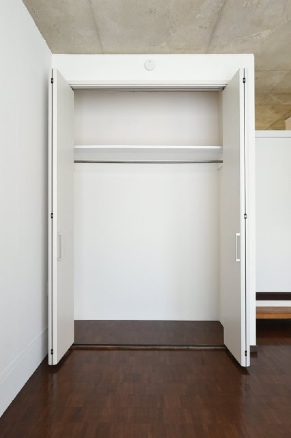 収納はこちらに。ワイドサイズです！