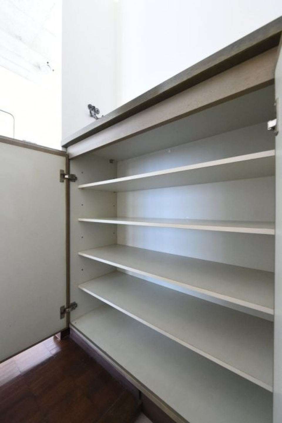 シューズボックスも大容量！棚上にも鍵や鏡など置けそう。