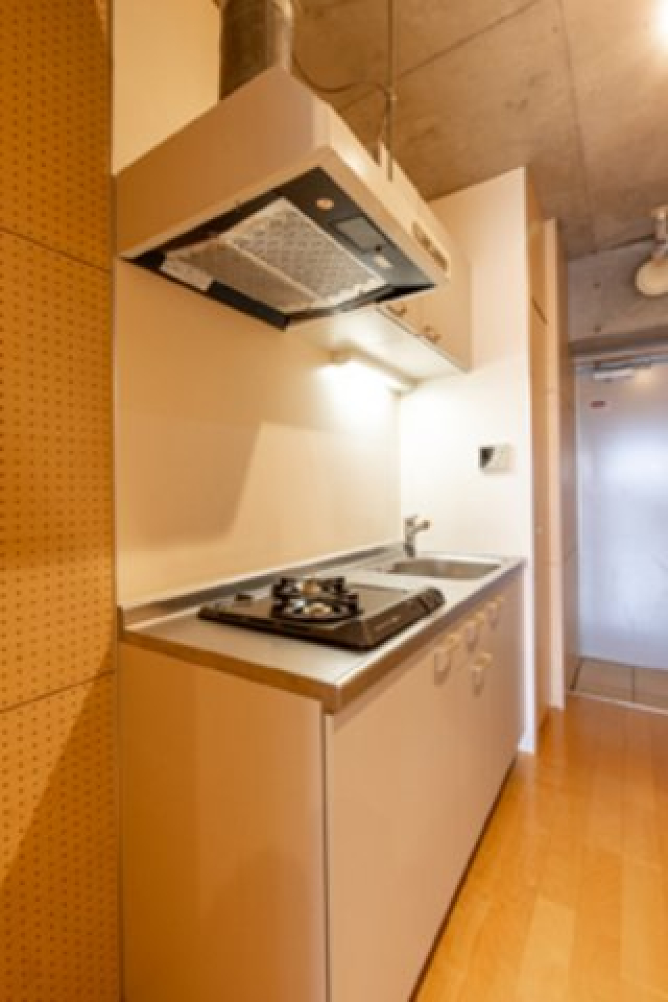 収納付きのキッチンです。※写真は同タイプ住戸です。