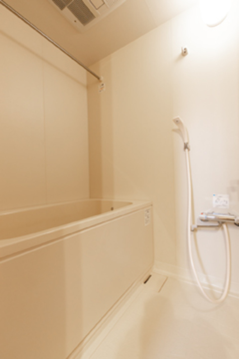 浴室乾燥機付きなので、雨の日も安心。※写真は同タイプ住戸です。