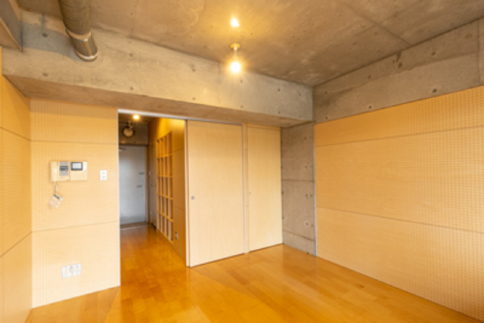 木×コンクリのこのインダストリアル感がたまらん…！※写真は同タイプ住戸です。