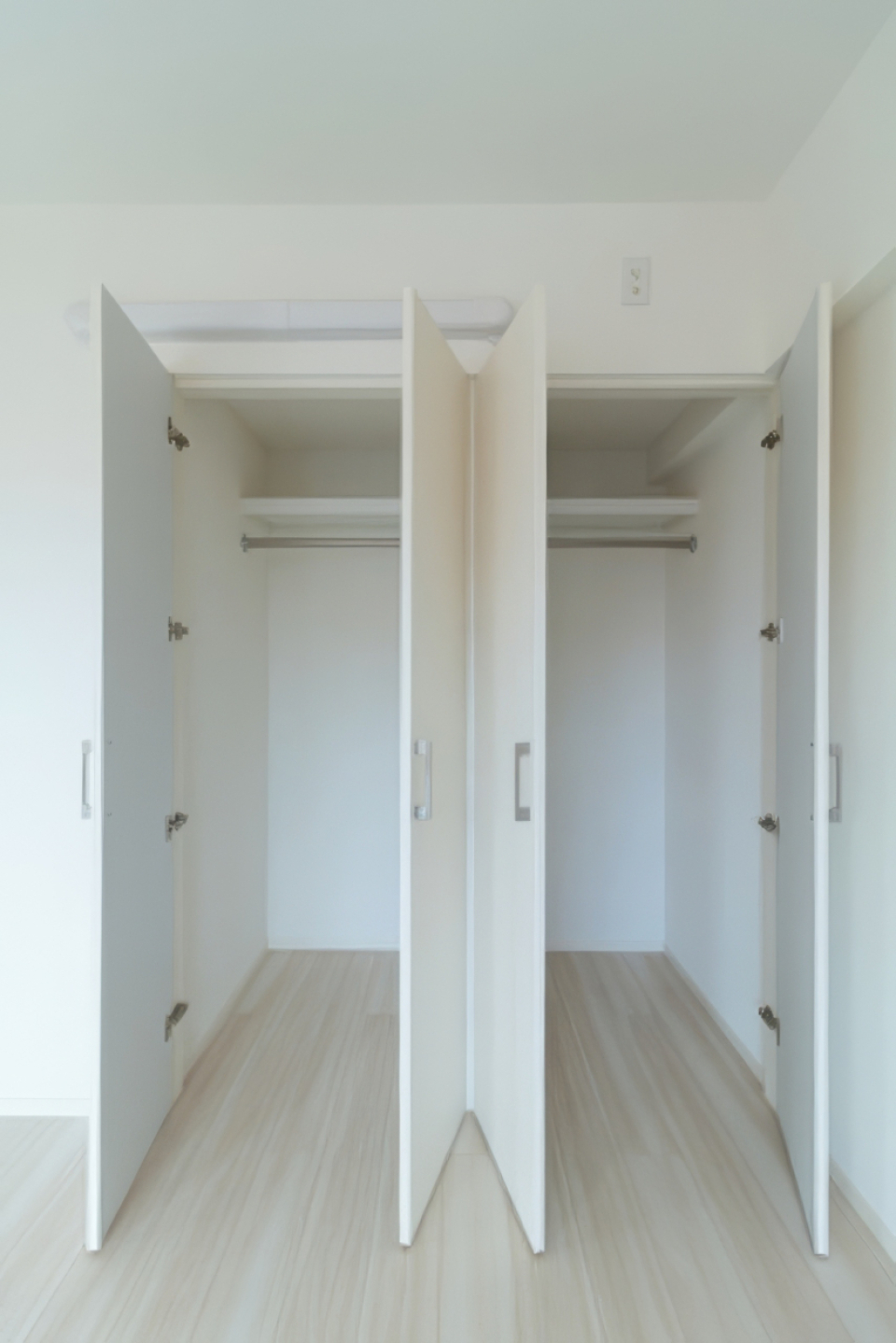 クローゼットは2つ、奥行きはありそうですがちょっとコンパクト
※写真は同タイプ住戸です。