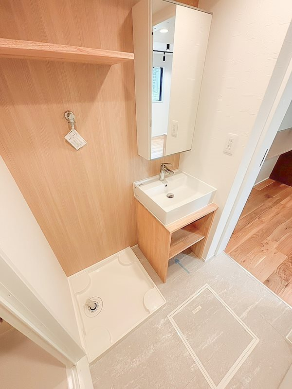 あたたかみのある洗面スペース。キッチンからつながっています。