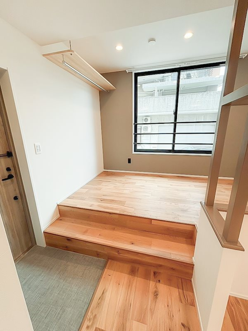 洋室は小上がりのスペースになっています