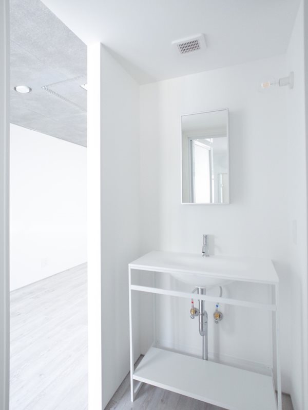 パウダールームまでこの完成度。世界観を崩しません&hellip;！