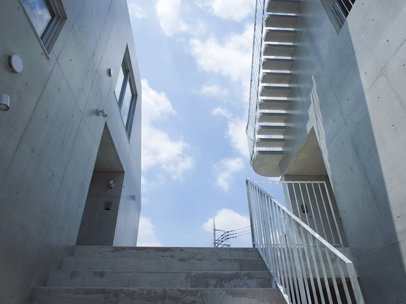 共用部の景色が、美術館の中庭のような美しさ&hellip;