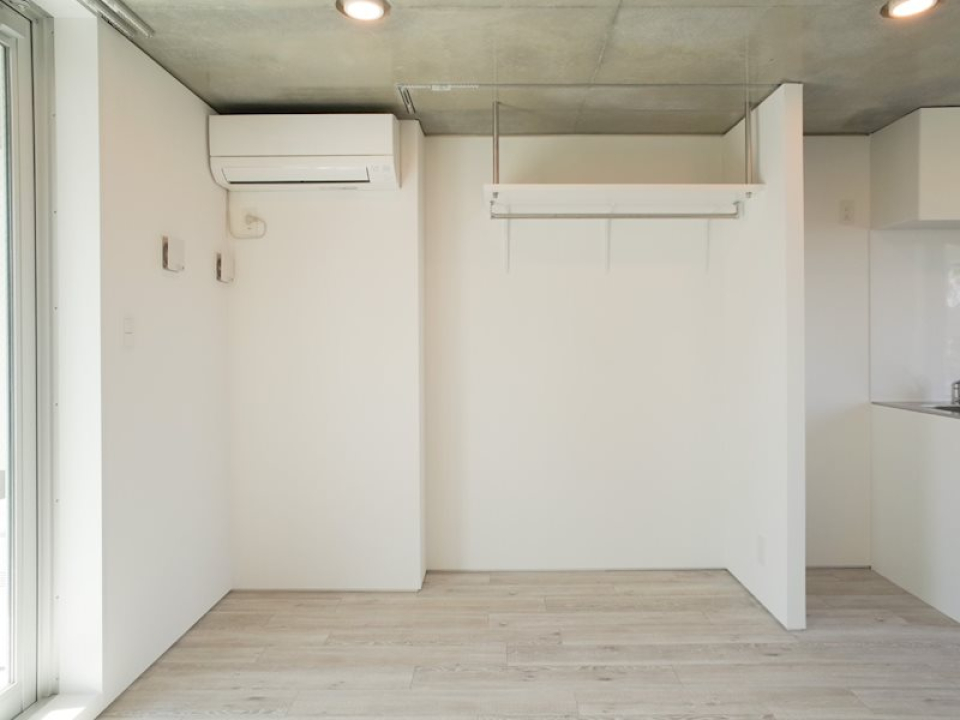 収納はオープンですが、カーテンで目隠しすることも可能◎