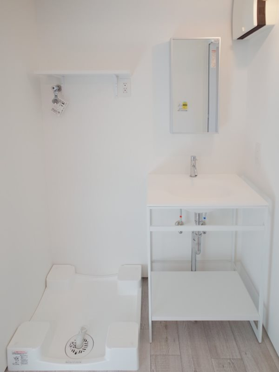 パウダールームもこの完成度…！カゴを足すと収納しやすそうです。