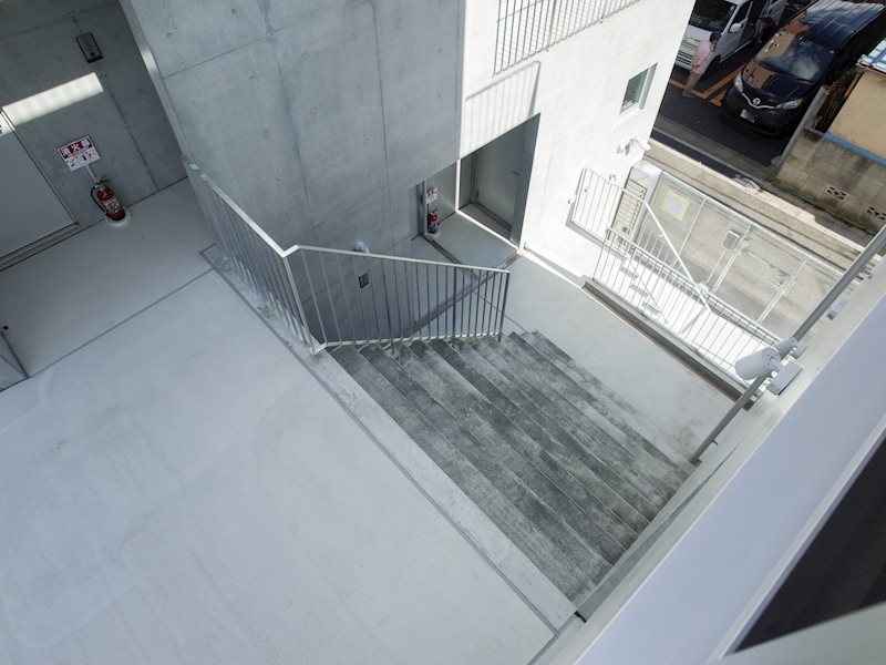 共用部の廊下もなんだか不思議な配置。