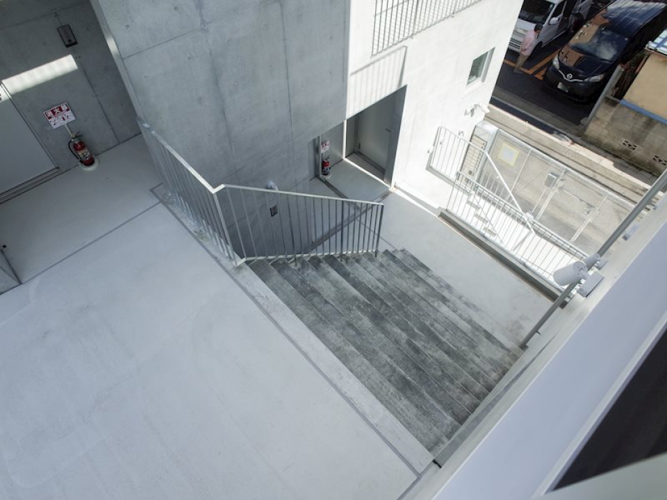 共用部の廊下もなんだか不思議な配置。