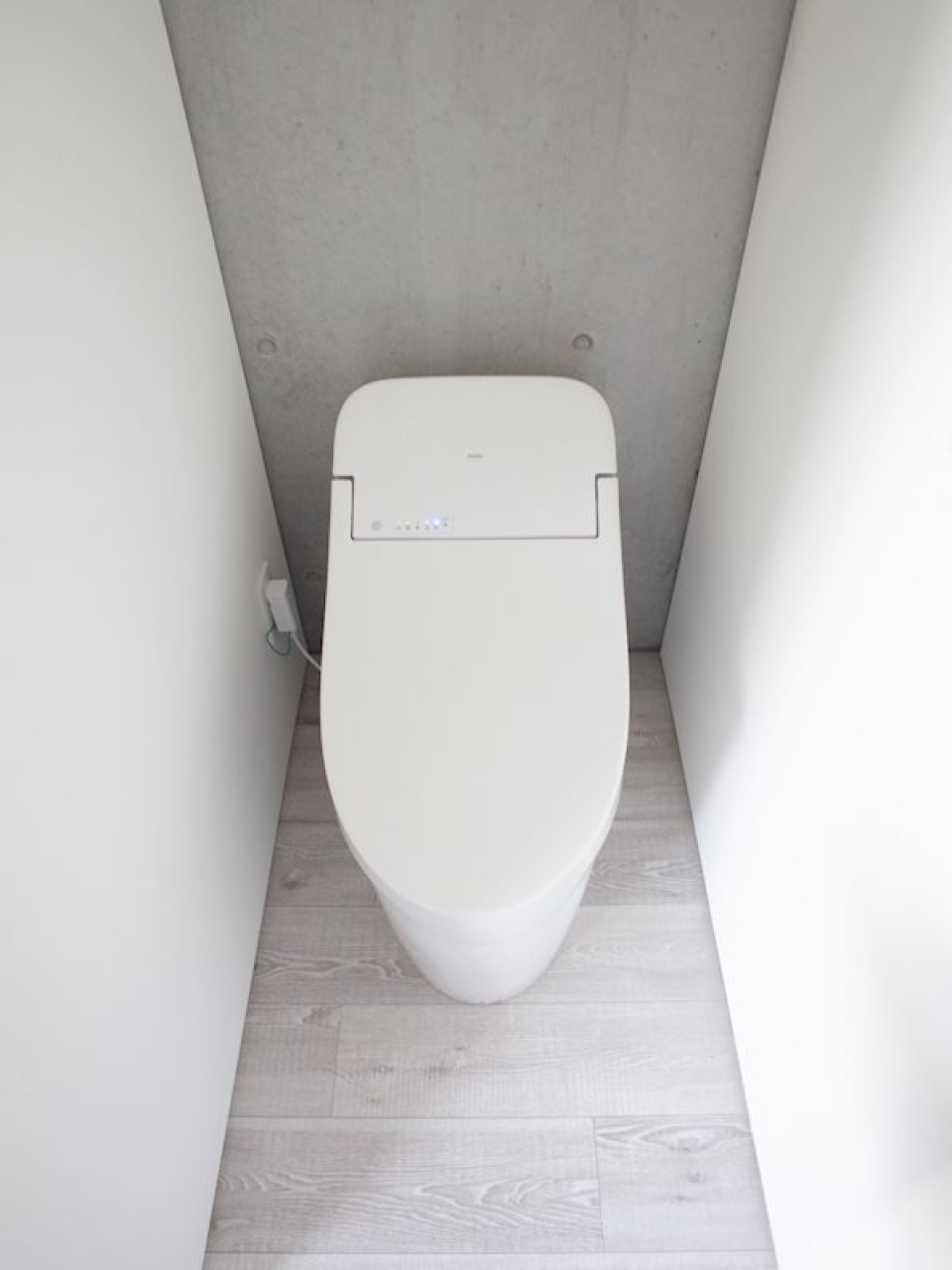 トイレは落ち着く個室タイプです。