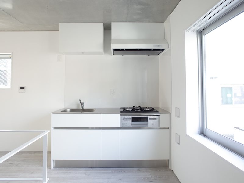 キッチンは2階の明るい窓際に。お料理も楽しくなりそうです。