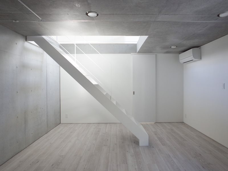 天井に開いた穴から差し込む光が美しすぎる&hellip;！