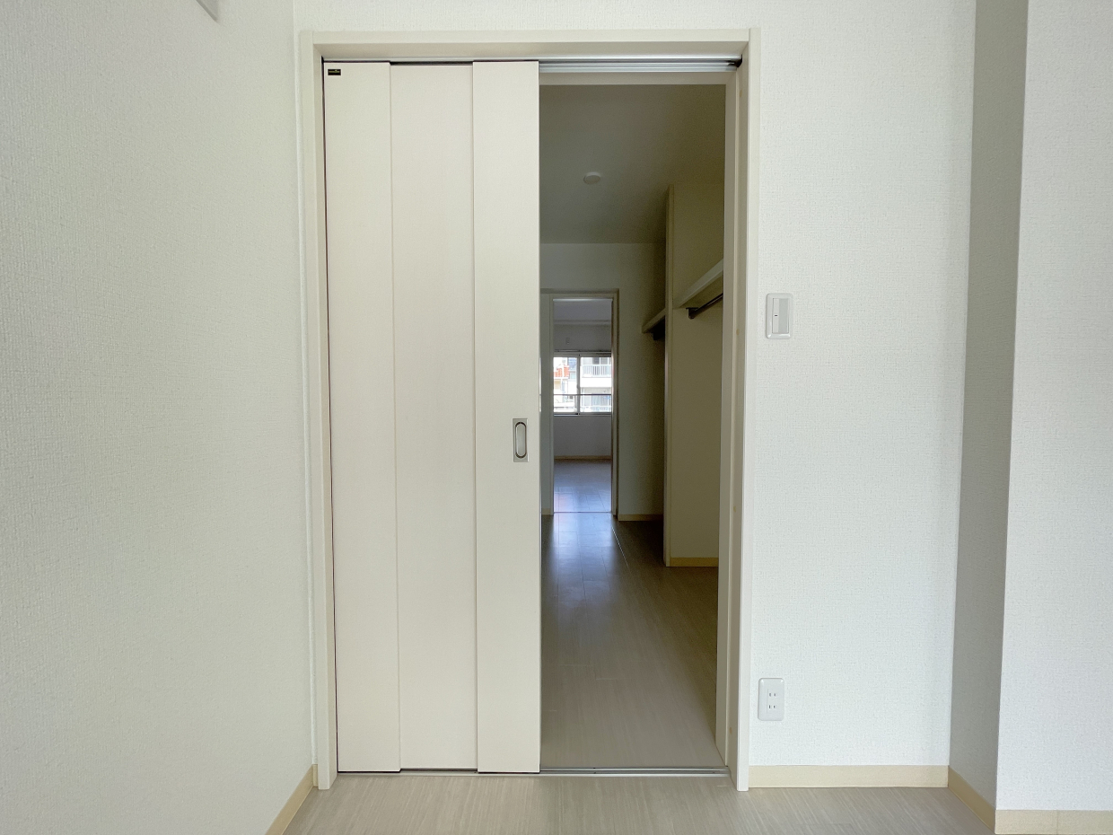 ウォーク&rdquo;イン&rdquo;ならぬ、ウォーク&rdquo;スルー&rdquo;クローゼット。