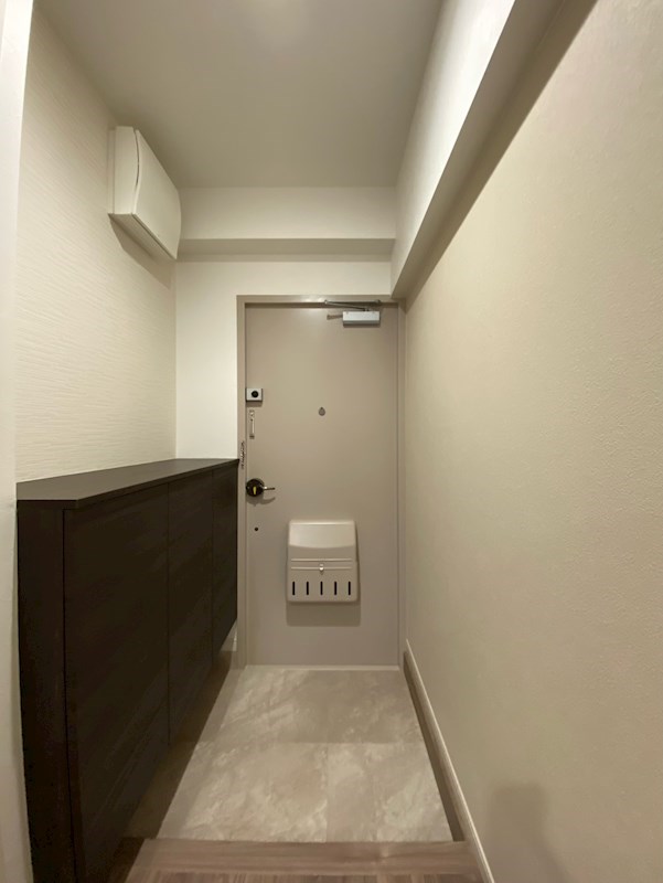 玄関もやや細長いスタイル。