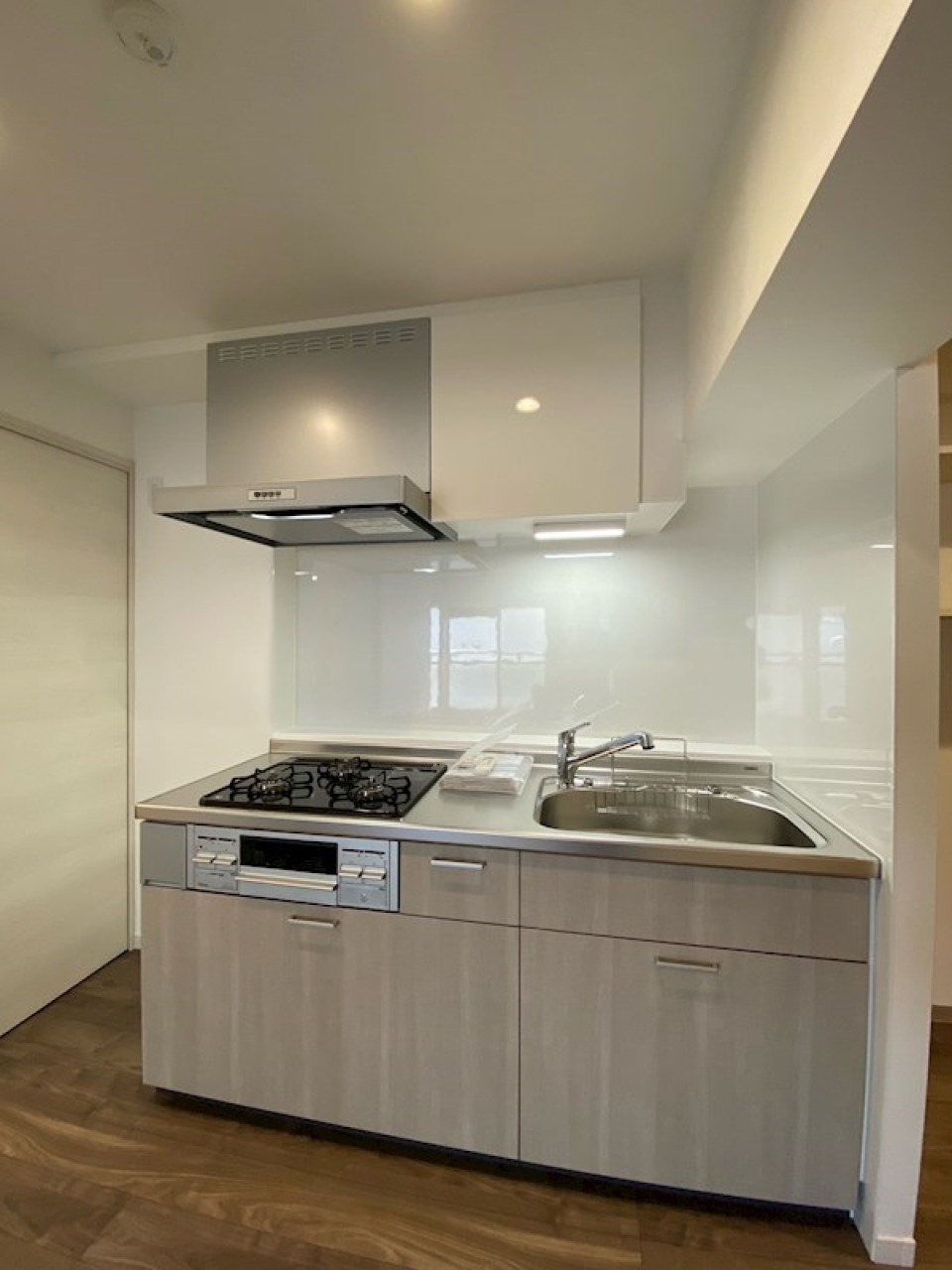 キッチンは収納たっぷりで使いやすそう！