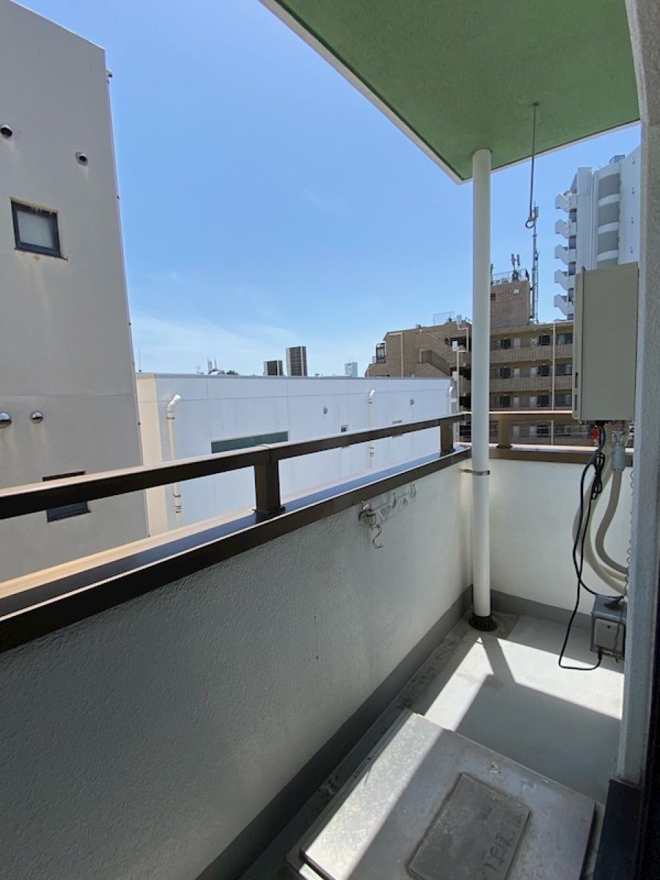 ベランダは幅がありしっかり広い。