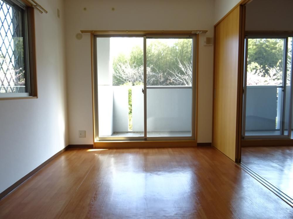 角部屋なので窓が沢山あって明るい。