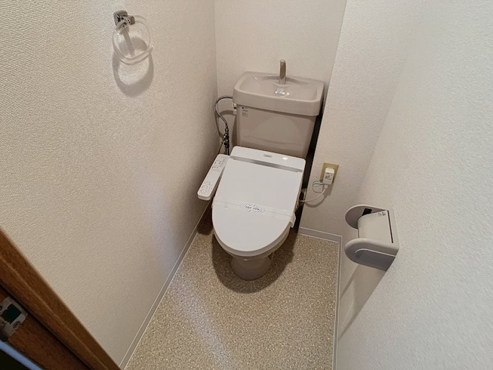 ウォシュレット付きのお手洗い