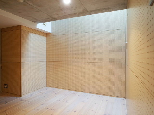 地上から光が降り注ぐ空間&hellip;！ここに植物を並べても素敵。