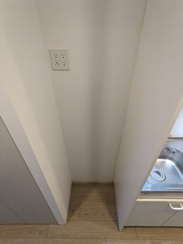 冷蔵庫のサイズは事前に測ってお確かめください。