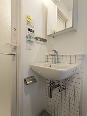 水回り、洗面ボウルの背面がタイル調で可愛い！