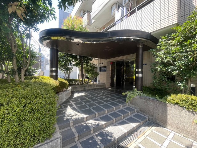 エントランスのデザイン、高級感があって素敵&hellip;！