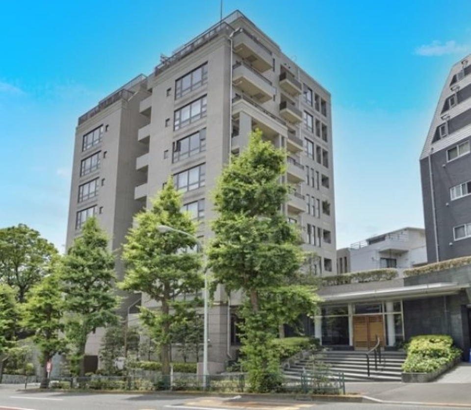 しっかりとした作りの重厚感ある建物です。