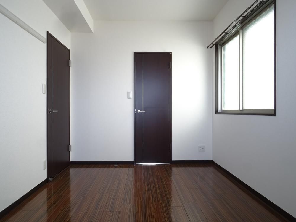 こちらは寝室として使えそう。