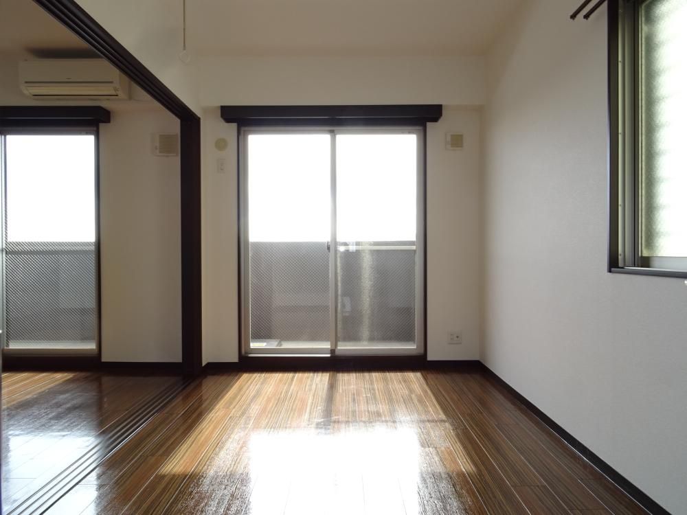 最上階かつ角部屋で明るい。