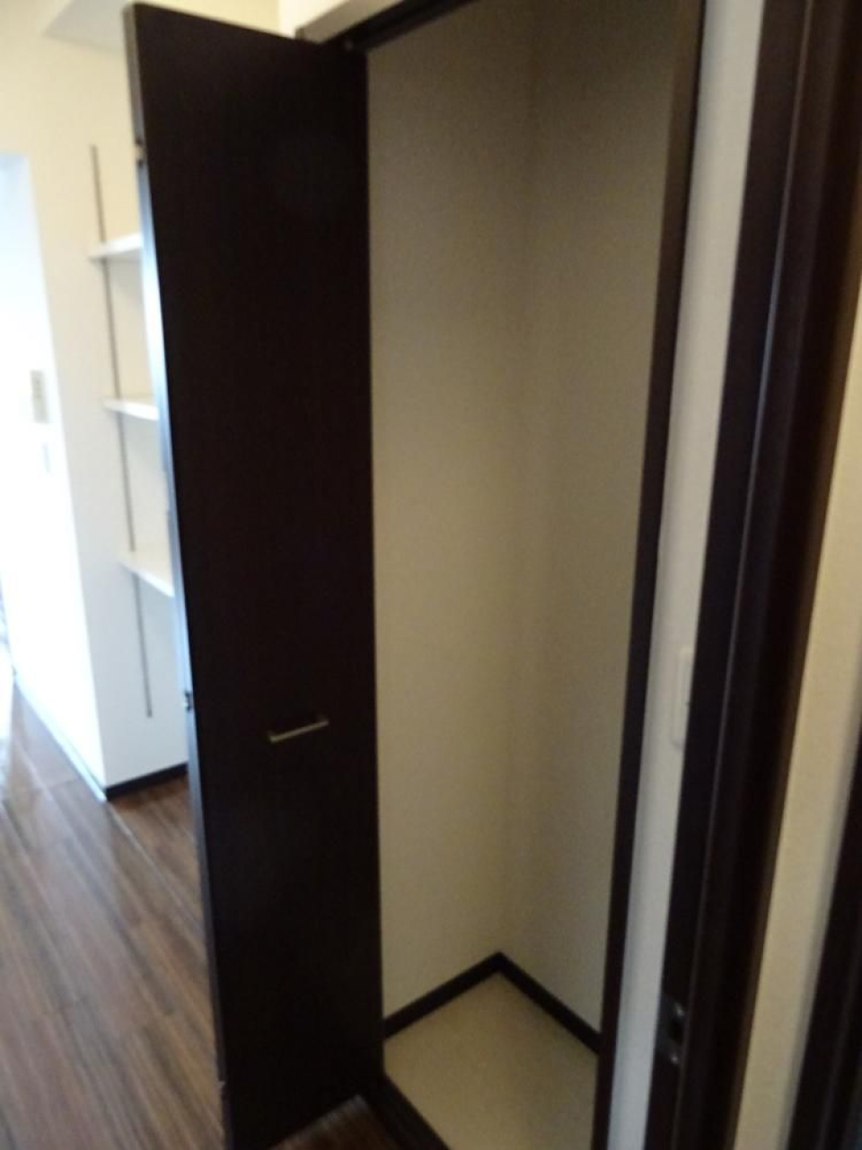 こちらには掃除用具かな？