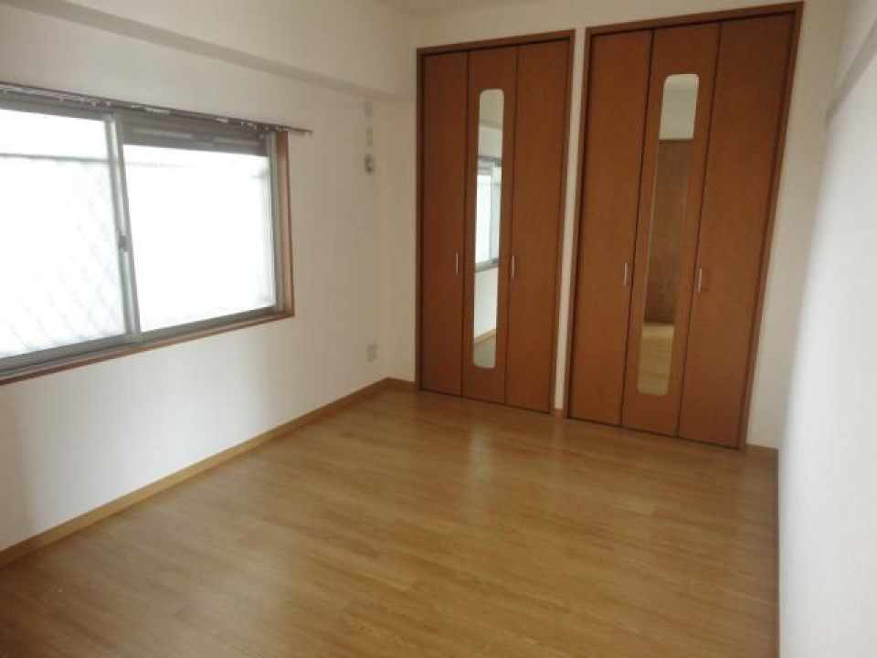 北東5.9帖の洋室